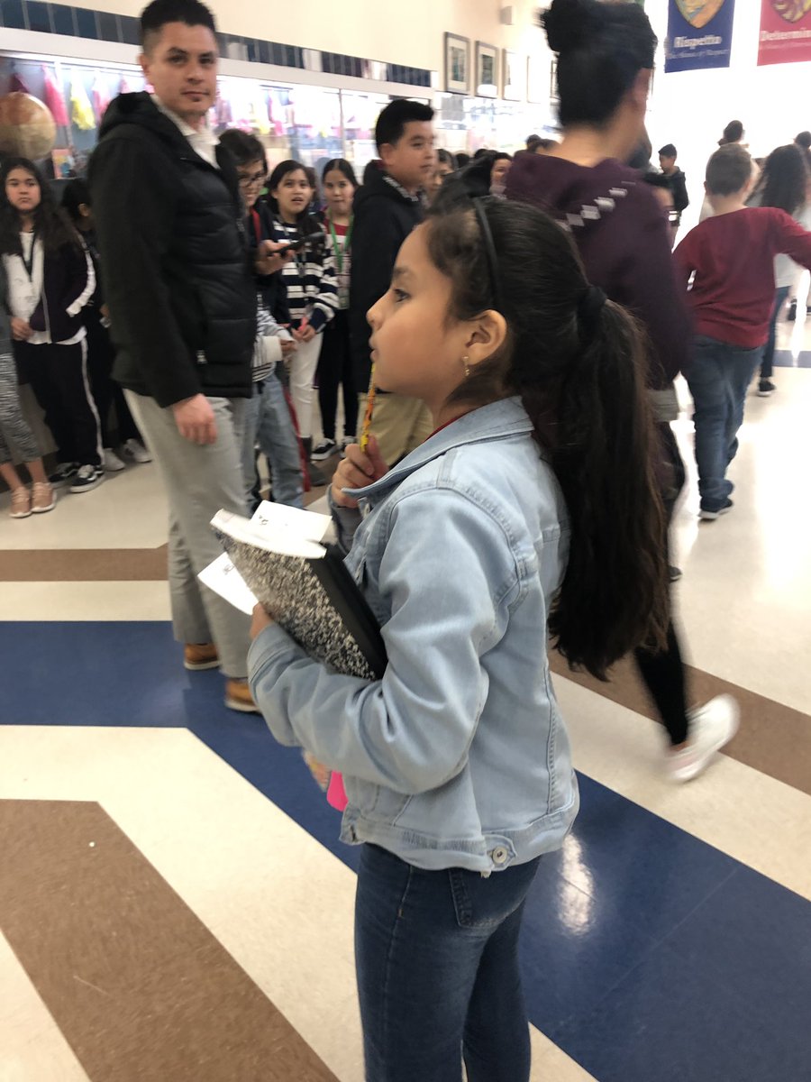 tuckertotsin106's tweet image. Lines and angle scavenger hunt around Henrie! #llamasdoingwork #llamamathadventures @henrielibrary