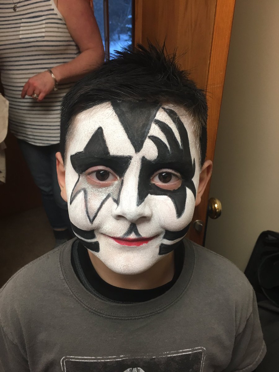 scottyzappa's tweet photo. @PaulStanleyLive @tommy_thayer Thank you for a great night in Minneapolis. My 6 year old loves KISS and we made a great father and son moment that will never be forgotten.  Thank you for tossing him a few picks and for all the great years. We hope to see you again down the road. https://t.co/1bGMDKWkhd