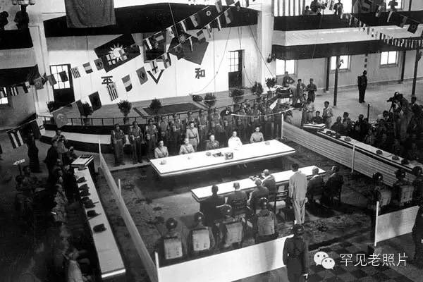 CarlZha's tweet photo. Sept 9th, 9 O’clock, 1945. Japanese surrender ceremony in China held in capital Nanjing, the site of Nanjing massacre 7 years ago... https://t.co/1fAulIqk8Z