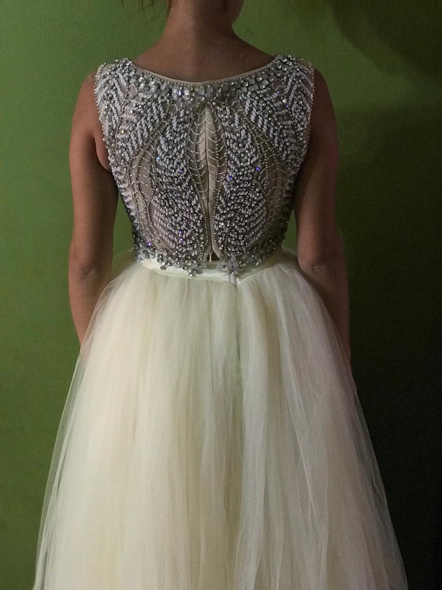 89STAYL0R's tweet photo. chicxs una chica esta ofreciendo un vestido de 15 si estan interesadas diganme 
Porfa den rt es para una buena causa ahre https://t.co/WOAWNuwEH7