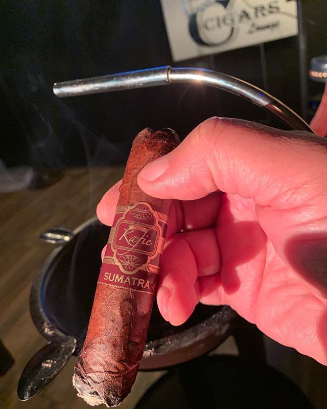 Str8Soulja's tweet photo. Let the sun shine in!  It’s about time for the weather to change...in the meantime...😤
.
#kafie1901 #kafie1901cigars #kafiecigars #botl #sotl #cigars #cigarsnob #cigarlounge #cigarsofinstagram #twitter  #cigaroftheday #cigarsandbourbon #whiskeynation… https://t.co/PAQcBt9agT https://t.co/jbIfZrVg8r