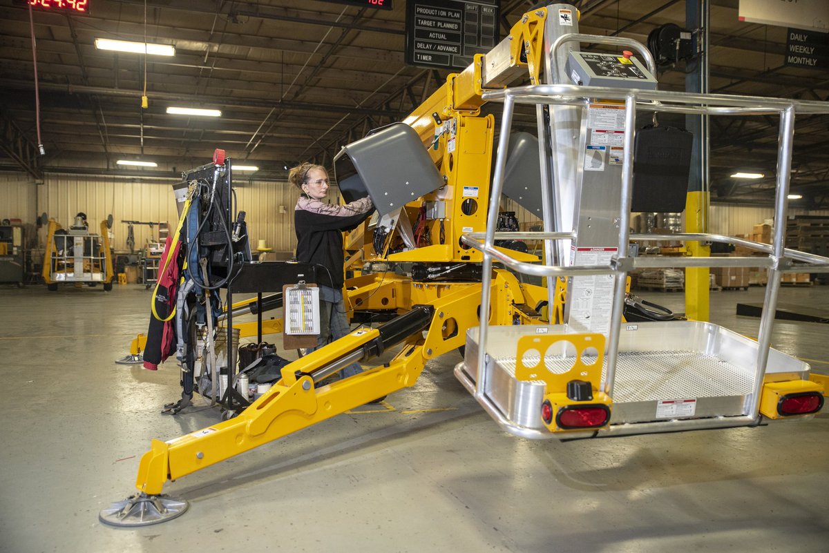HaulotteUS's tweet photo. It's #WomenInConstructionWeek and @HaulotteUS is featuring some of the women of @haulottegroup who build the machines that lift #womeninconstruction to new heights. @nawicnational #letsdare together to support women in construction at every level. https://t.co/ulc2t5LYAI