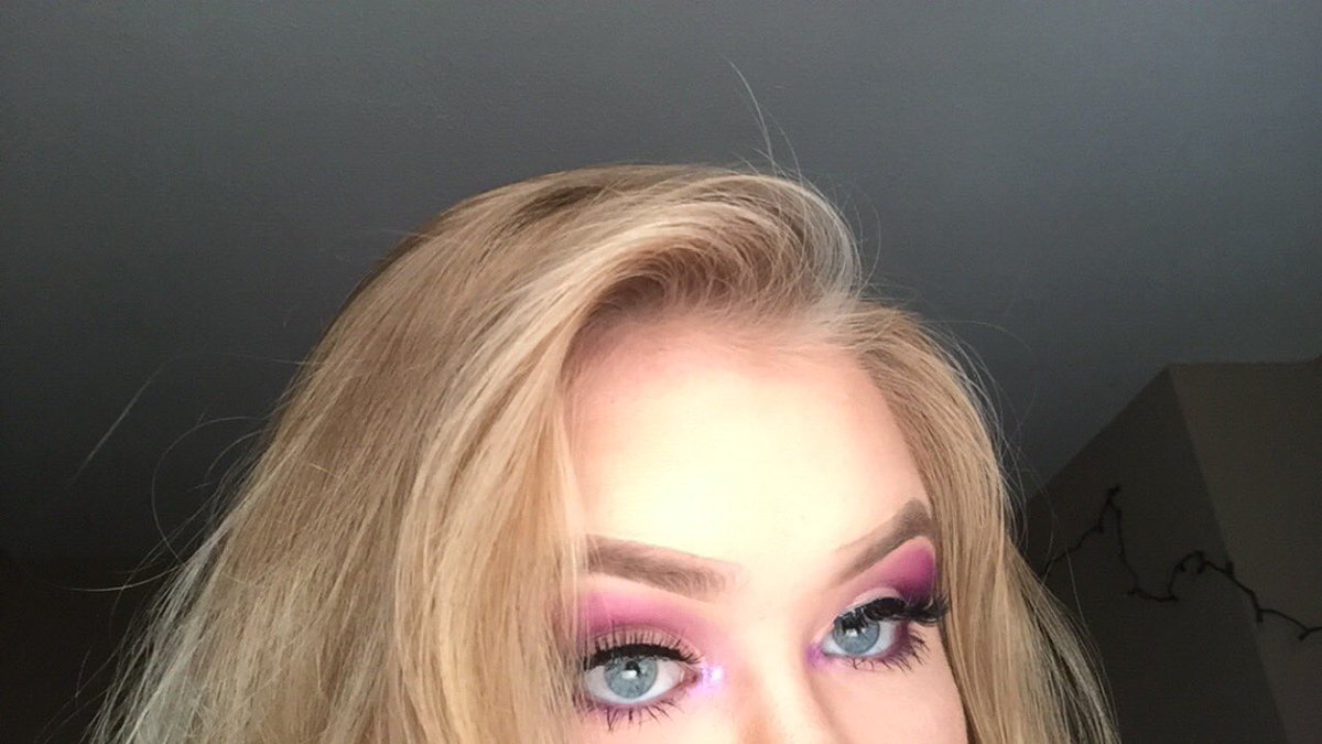 kattt3121's tweet photo. purple look💜💜
#makeup #mua #eyeshadowlooks #eyeshadow #lashes #highlight #comtour #cutcrease #eyebrows #purpleeyeshadowlooks #makeupartist #makeuplooks https://t.co/pFPOROAg3R