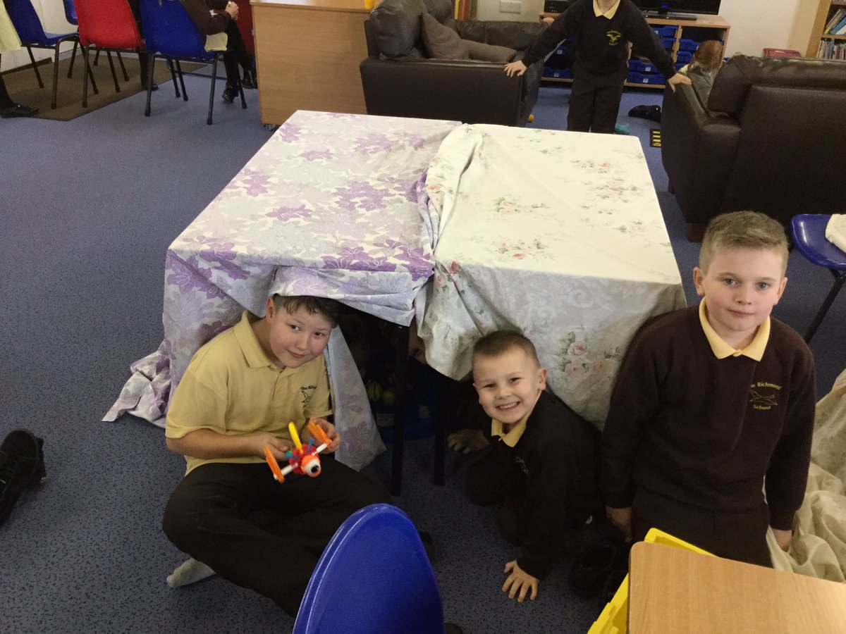 TheRichmondPri's tweet photo. #AfterSchoolHomeworkClub was fun tonight! #DenMaking #CreatingArtwork #Schoolroleplay #KS1 #KS2 #EYFS #OldFashionedGamesAreBest #Bagels #Fruit #HealthySchool #OutsideLearning https://t.co/JX2vazuRsi