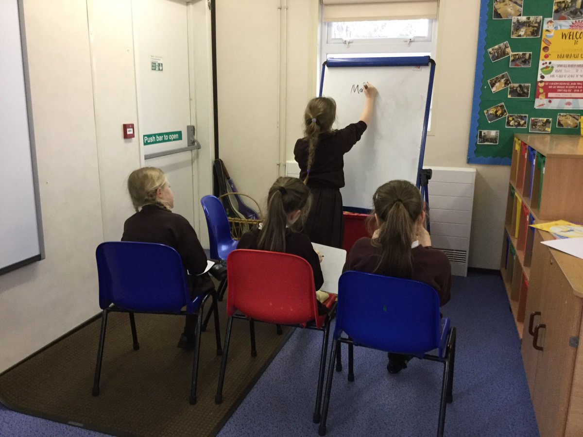 TheRichmondPri's tweet photo. #AfterSchoolHomeworkClub was fun tonight! #DenMaking #CreatingArtwork #Schoolroleplay #KS1 #KS2 #EYFS #OldFashionedGamesAreBest #Bagels #Fruit #HealthySchool #OutsideLearning https://t.co/JX2vazuRsi