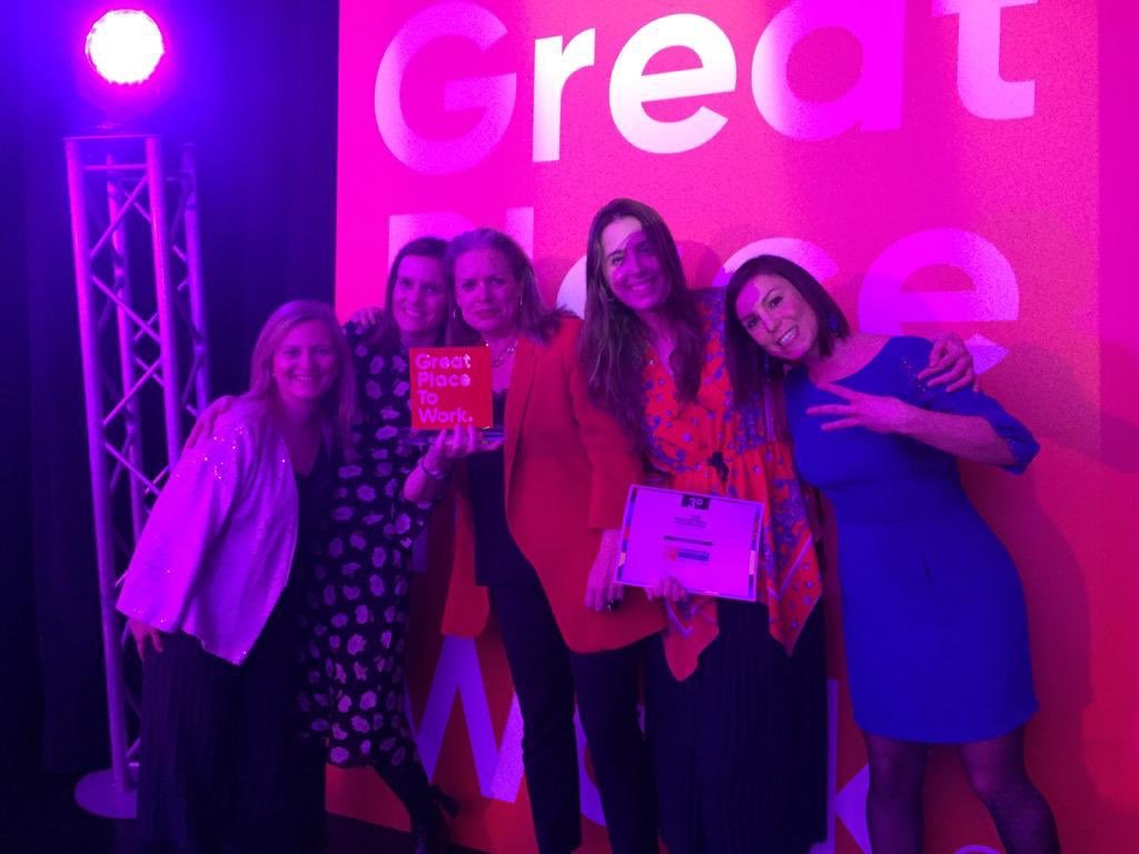 TeresaGallas's tweet photo. Lo hemos conseguido!!!! Nos hemos colado en el TOP3 y no podemos estar más orgullosos!! @ecoembes es de todos vosotros!!! #YoSoyBestWorkPlaces19 #GPTW19 https://t.co/4AL8qPkNTi