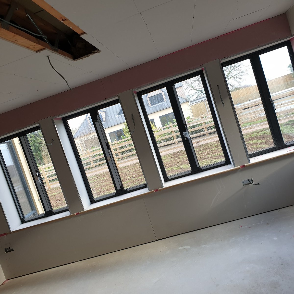 Acdrylining tweet picture