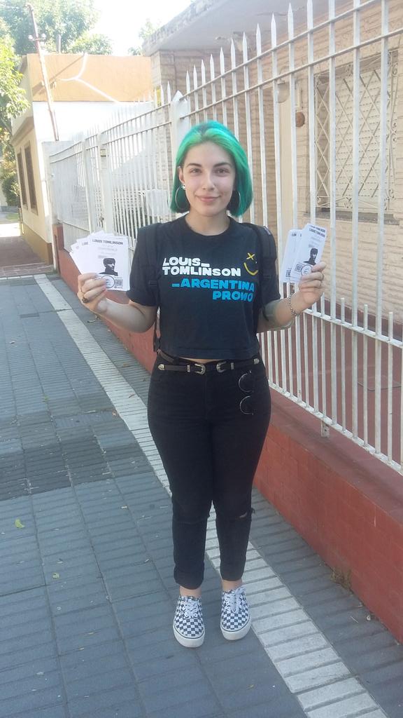 lotsoflovelths's tweet photo. All for you @Louis_Tomlinson
#TwoOfUs #ArgentinaIsExcitedForTwoOfUs #PromoTwoOfUs @louia https://t.co/xvUBLIMob6