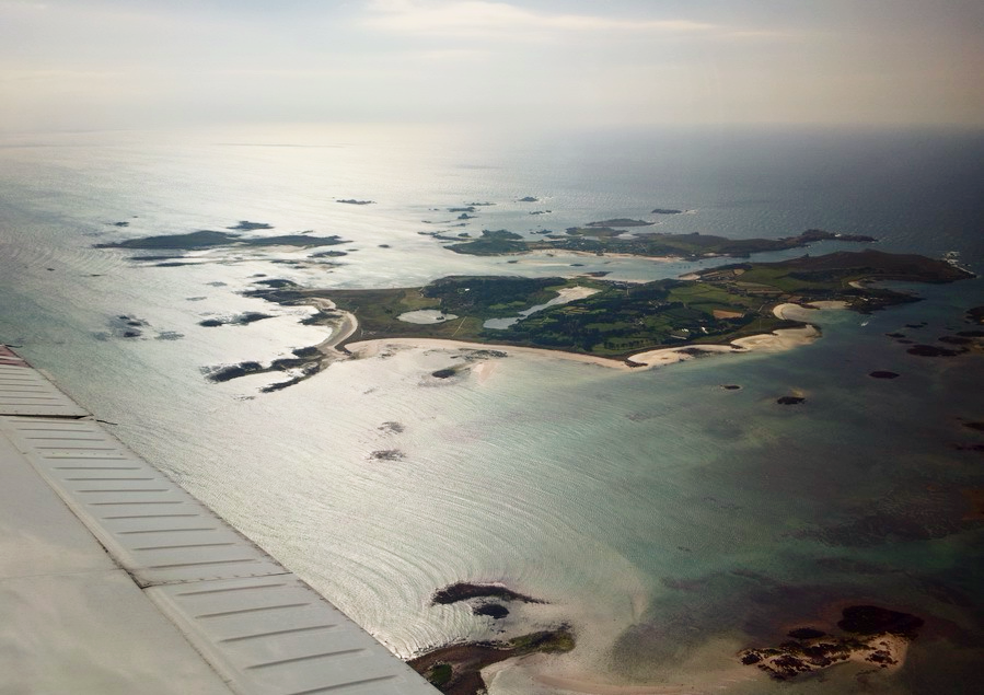 IOSTravel's tweet photo. Travel the short journey to the Isles of Scilly by Skybus from Land’s End, Newquay or Exeter Airport & whether you are seeing the islands for the first time or the hundredth time, the view always takes your breath away
https://t.co/wd1HgBhhRd
#FlyScilly #FlySkybus #TravelScilly https://t.co/nHnVvZwqYD