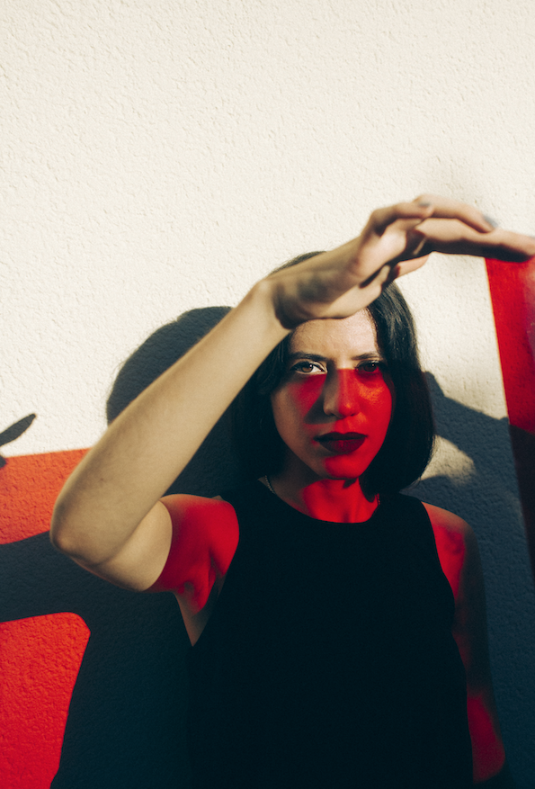 laRadioNova's tweet photo. #NovaMixClub Originaire de Rabat au Maroc, la DJ Glitter diffuse un son qui brasse ses influences nord africaines avec une techno aérienne et des effluves disco cosmiques. C’est le moment d’écouter concrètement ce que ça donne 👉 https://t.co/CdPWt4qRtS https://t.co/537PdBJv0F