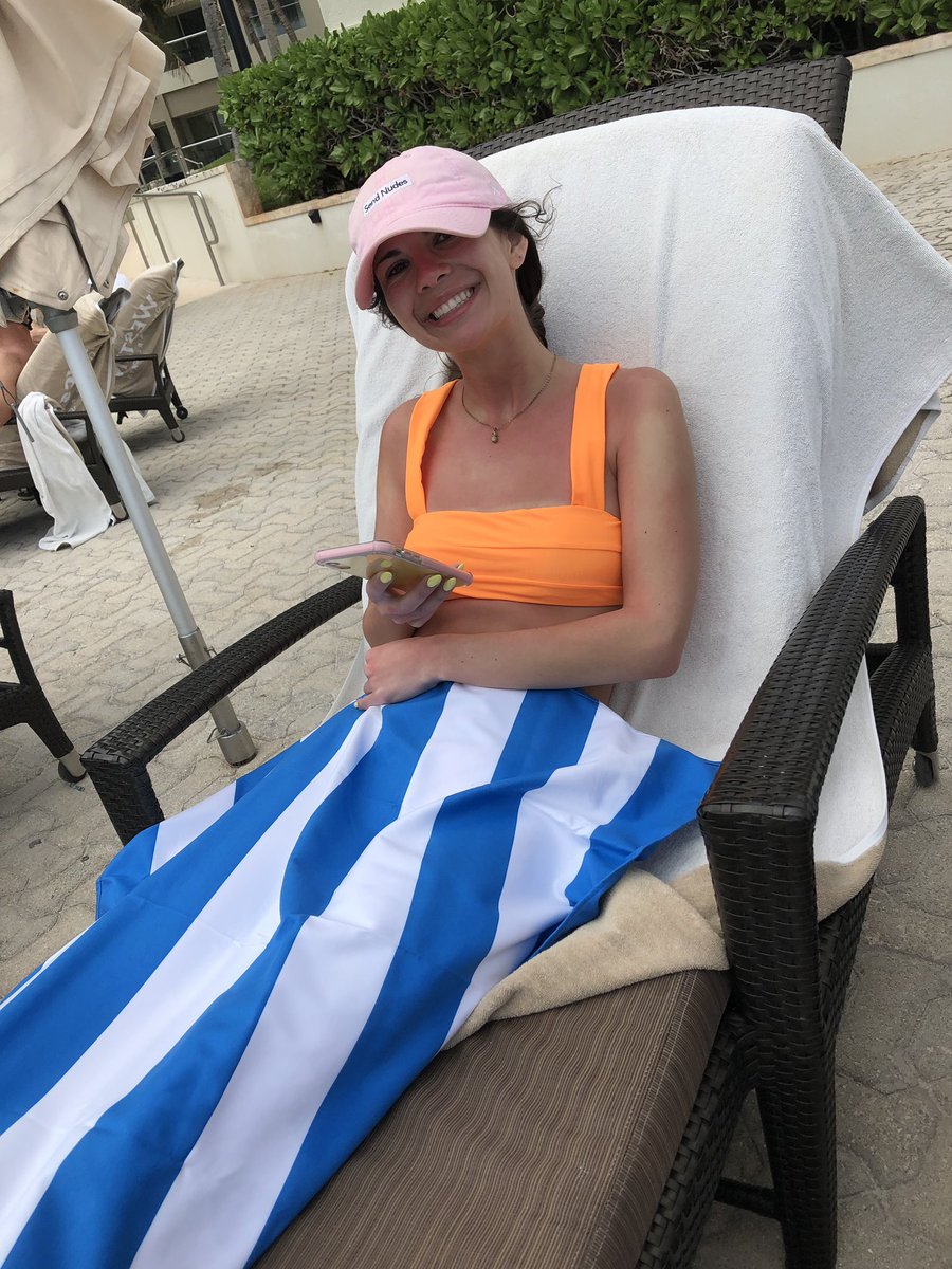 halfatwosix's tweet photo. @dock_and_bay all the priorities in one picture #dockandbay #towel #mexico #sunshine https://t.co/CPFpGBl0cr