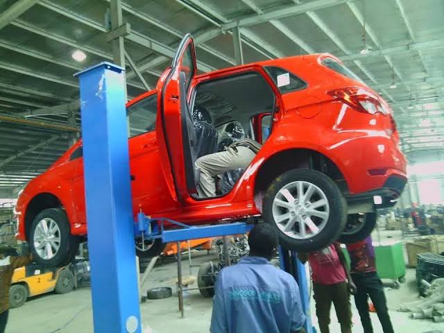 AfricaFactsZone's tweet photo. Nigerian auto company, Innoson produces and exports Made In Nigeria cars. In July 2017, they exported 400 cars to Mali from their factories in Nnewi, Anambra State.

They've manufactured cars for the Nigerian Army.

They have over 10,000 indirect workers &amp; 7,300 direct employees. https://t.co/owSMLYnZBt