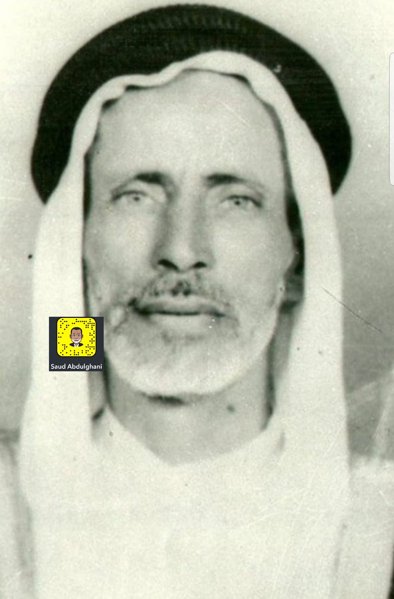 saud_abdulghani's tweet photo. العم حمزة بن عبدالملك غلام رحمه الله.. ولد ونشأ بالمدينة.. تولى عمادة حوش المحمودية والتاجوري والجديدة اواخر عهد ابيه.. كان مؤذنا بمسجد سيدنا علي.. كانت له بقالة كبيرة بشارع العينية.. فقيها بعلم الفرائض يسأل فيه ويؤخذ عنه.. توفي بالمدينة ودفن بها المصدر ا.ايمن عمر غلام حفظه الله) https://t.co/A7p1alBH21