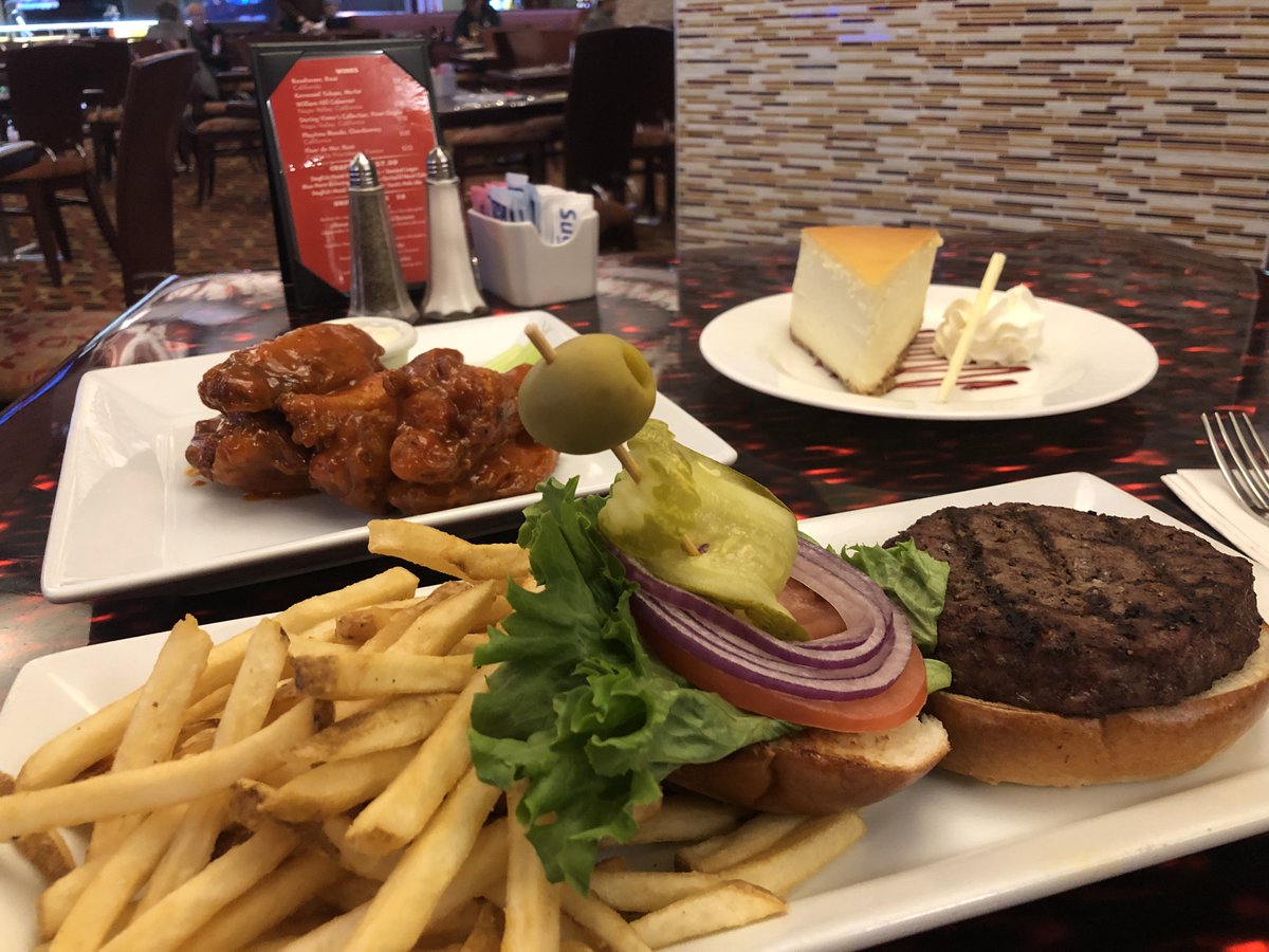 goldennuggetac's tweet photo. Interested in a late lunch? How about three courses for just $15.19? We suggest all of the #MichaelPatricks classics: The Award Winning Wings, Michael Patrick's Burger and the New York Cheesecake. #YUM πππ°
Learn more: https://t.co/vPpsOiuh8l https://t.co/6mZpMHtyE0