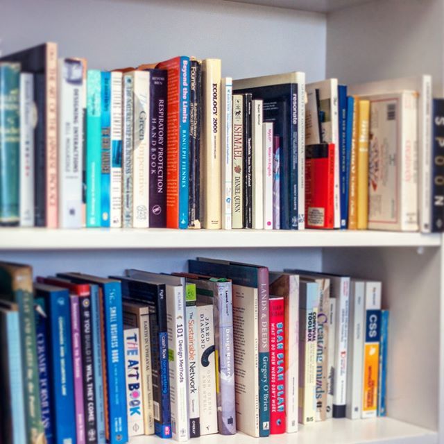 Today is World Book Day 📚 Our shelves are full of a range of topics, from art and design (duh) to business and communications to classics and ecology. Even with new technology like e-books, you can't beat the feeling of paper pages in your hands. Wha… ift.tt/2HjsfXC