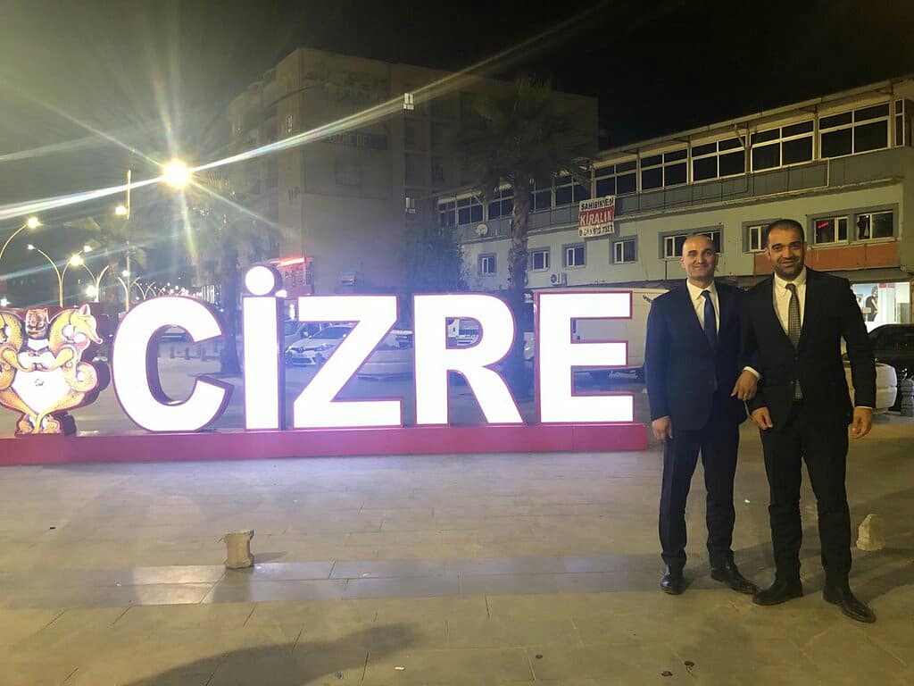 #Şırnak - #Cizre sokaklarında Türk Vatanı'nda hür ve bağımsız yaşamanın anlamını bir kez daha idrak ettik.

Türk Vatanının ne bir çakıl taşından vazgeçeriz,  ne de bir tek vatandaşından!