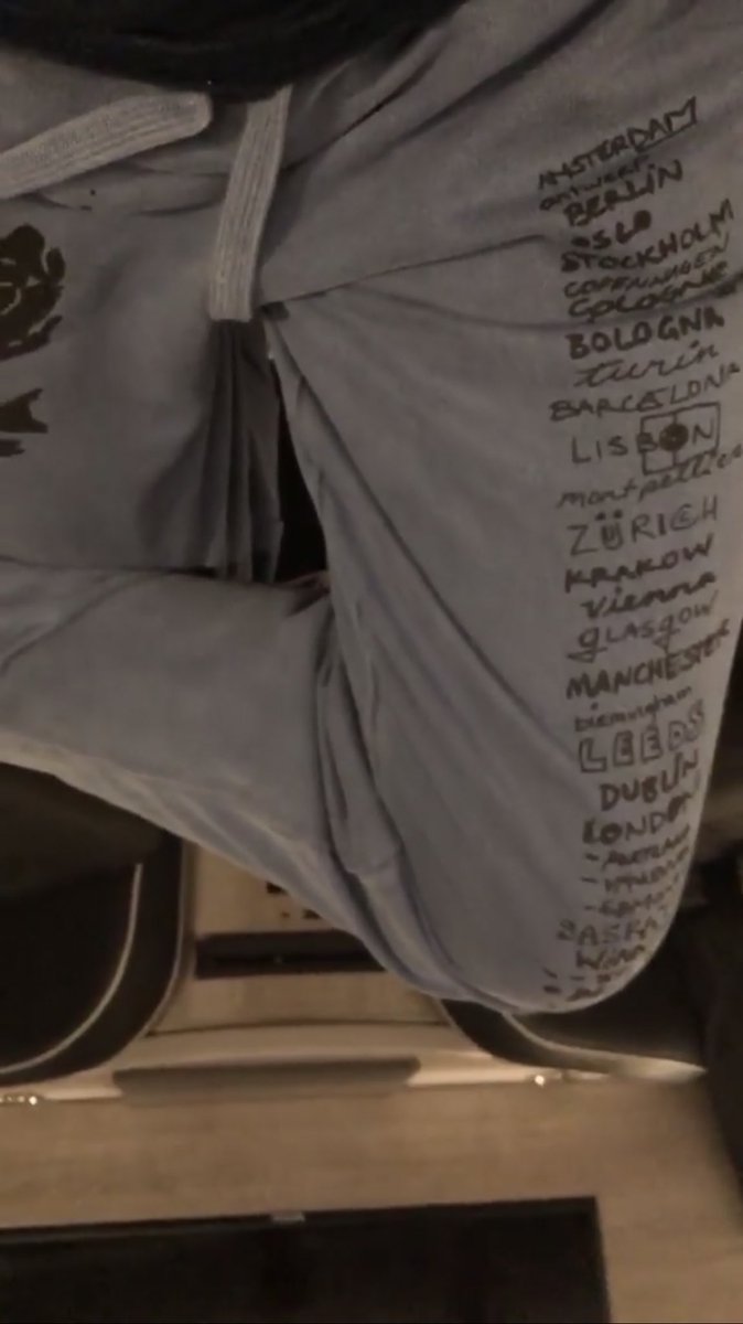 MendesNotified's tweet photo. look at the writing of this merch in comparison to what andrew posted onto his IG story a few days ago👀 #Youth #LeftUsShook #iHeartAwards #ShawnMendes✨ https://t.co/khaAV6HFFA
