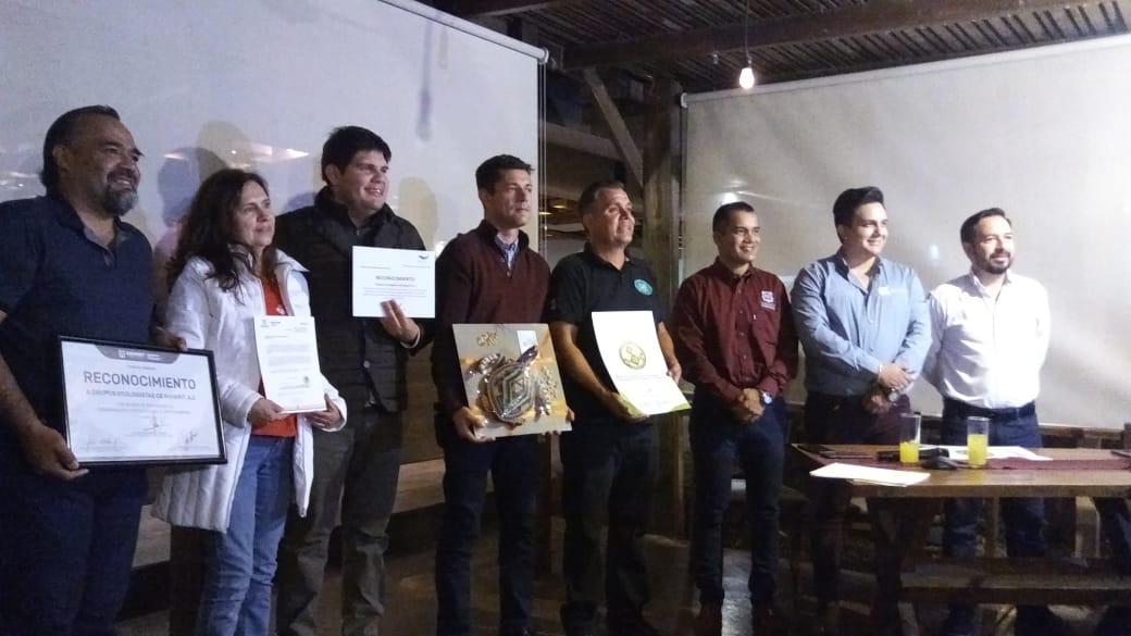 SEDERMA2's tweet photo. Luego de acreditar el proceso de auditoría ambiental y asegurar el resguardo de los huevos de tortuga marina  la #SEDERMA y la #PROEPA, entregan certificado ambiental al Campamento Tortuguero El Naranjo ubicado en la Peñita de Jaltemba, Compostela. https://t.co/YatGsVrJAo