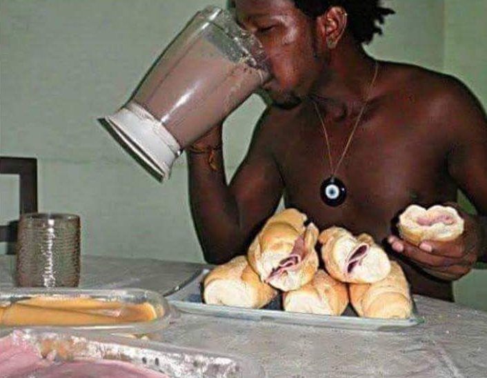 JRegid's tweet photo. Cuando me da un poquito de hambre en la madrugada https://t.co/meuVfsEMzz