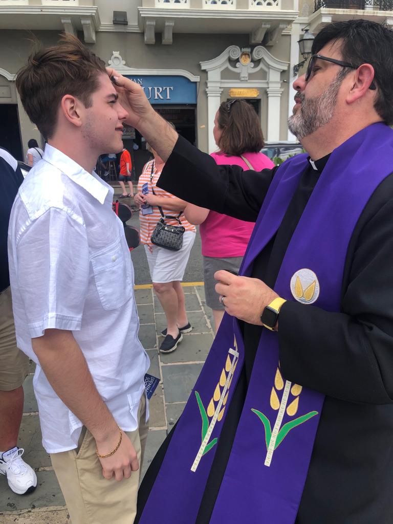 EpiscopalPR's tweet photo. #cenizasparaelcamino en el Viejo San Juan https://t.co/tWdmyjgcUb