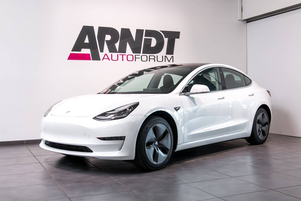 Breezcar_FR's tweet photo. #TeslaModel3 : déjà numéro 1 des ventes en #Allemagne ! >> https://t.co/7iNm8WfjBY https://t.co/tdGiGDHb63