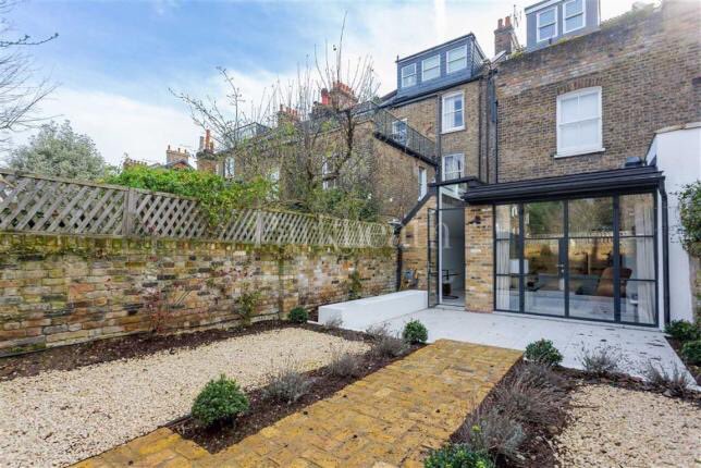 STYLISH NW6 GARDEN FLAT RENTAL
Contact Parkheath West Hampstead 020 7794 7111

    * Superb two double bedroom apartment
    * Ground level with private garden
    * Beautiful open plan kitchen/reception/dining space
    * Large basement 

parkheath.com/property/resid…
