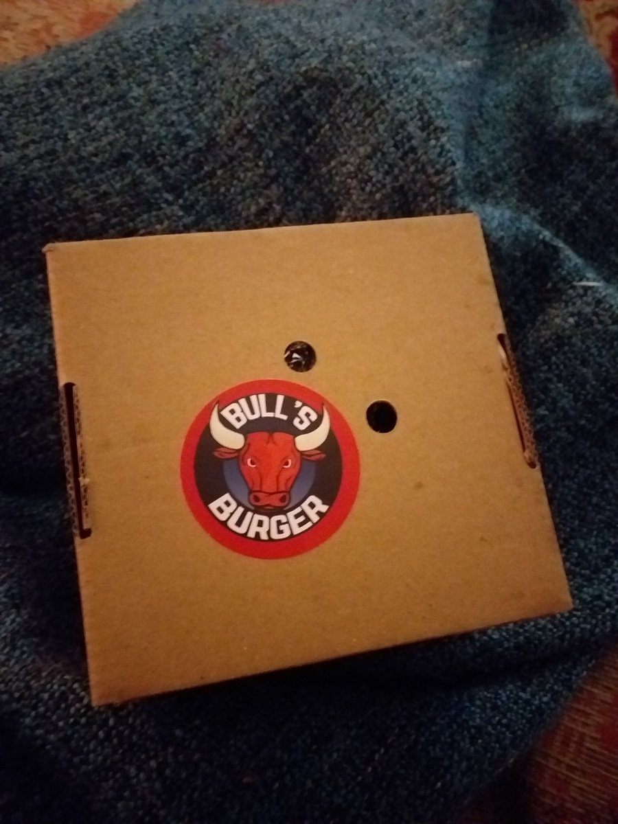 Thanks <a href="/bullsburgerbr/">Bulls Burger®</a> for leaving us with cold food and no refund
Hungry kids and #foodwaste. Please RT #bristol
