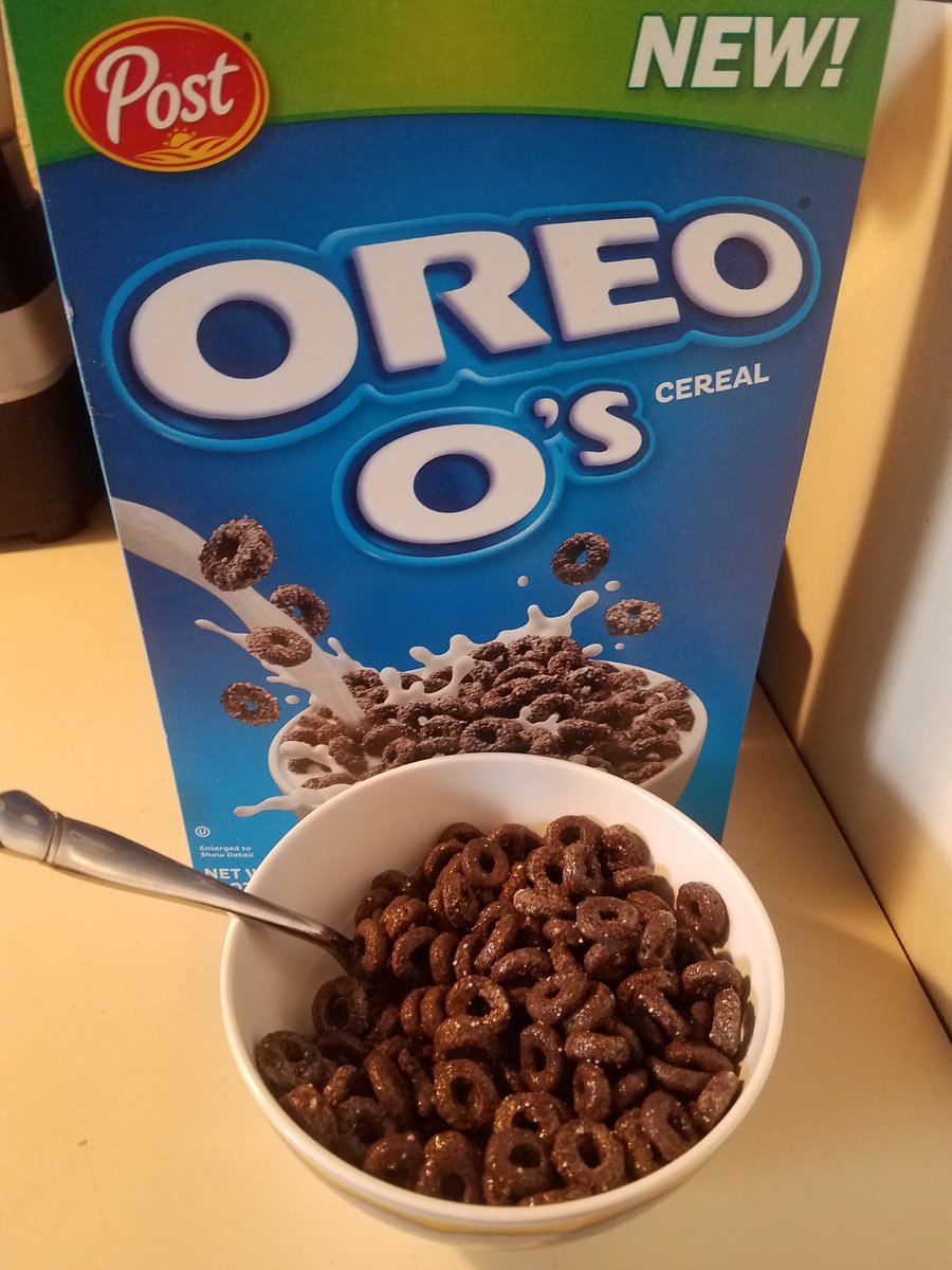 jessfedup's tweet photo. How I started and will probably end #NationalOreoDay 😋 #oreos #OreoCookieDay #oreoos #cereal #breakfast #dessert https://t.co/8sXF7wf3XF