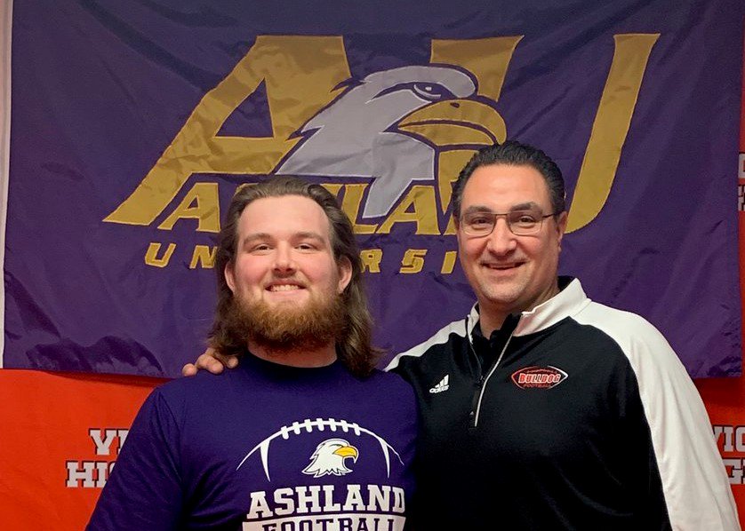 vicksburgcomsch's tweet photo. Vicksburg High School senior Grant Deal recently signed a Letter of Intent to play football at Ashland Univeristy. Ashland is lucky to get such a versatile player. Way to go Grant! #VHSBulldogPride https://t.co/sj81jsX9rT