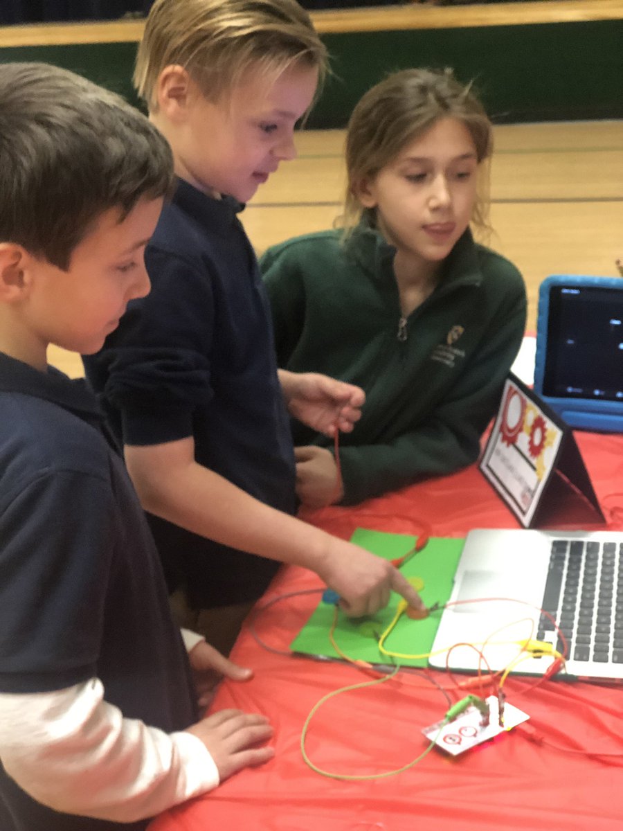 CBAWestChester's tweet photo. #makeymakey #videogamecontrollerchallenge #appleteacher #techclassrocks @makeymakey @techclassrocks @scratch https://t.co/PoDj5pbsAw