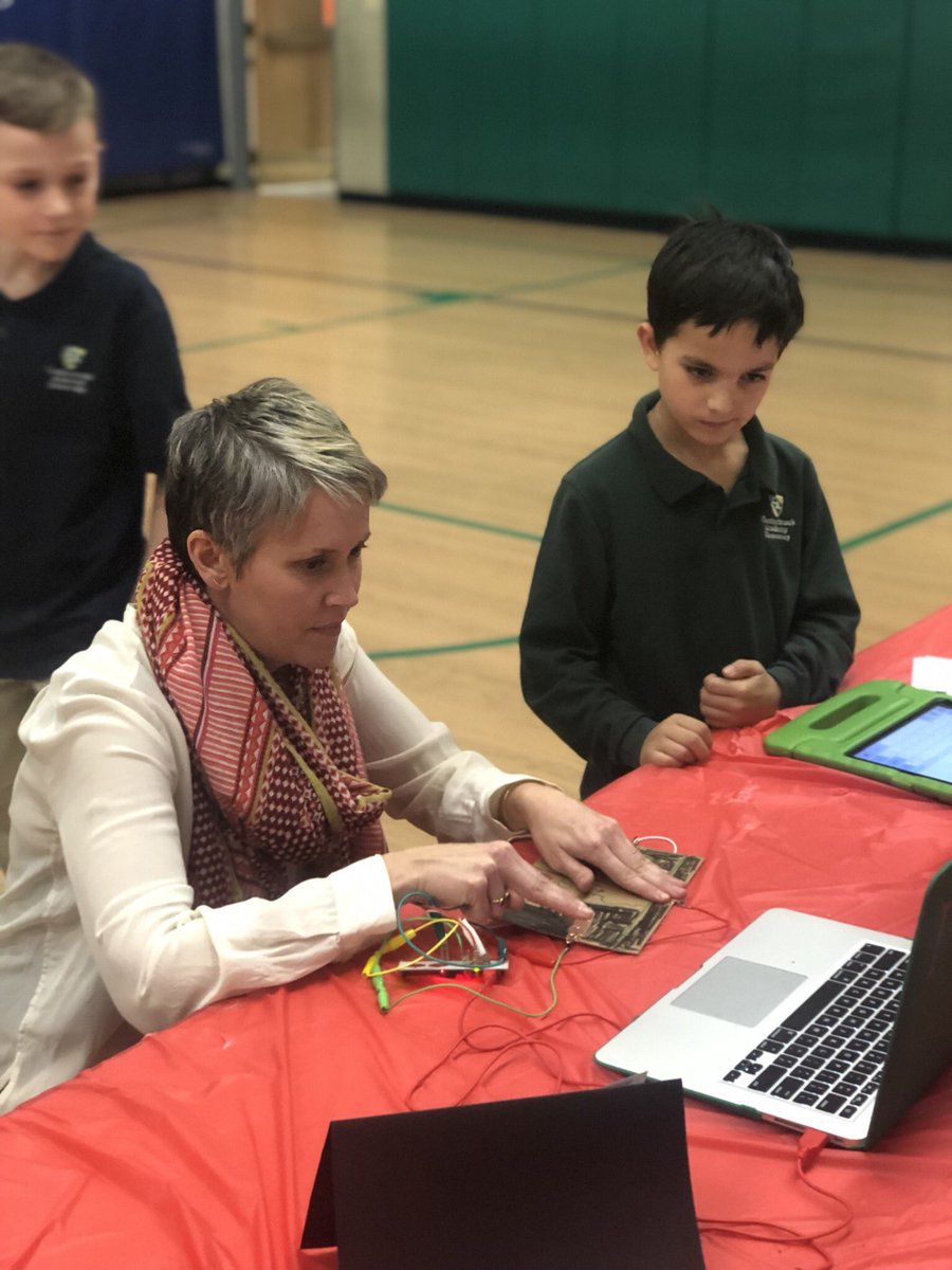 CBAWestChester's tweet photo. #makeymakey #videogamecontrollerchallenge #appleteacher #techclassrocks @makeymakey @techclassrocks @scratch https://t.co/PoDj5pbsAw