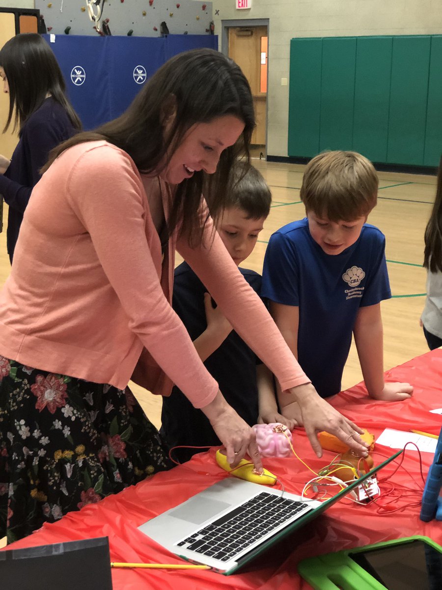 CBAWestChester's tweet photo. #makeymakey #videogamecontrollerchallenge #appleteacher #techclassrocks @makeymakey @techclassrocks @scratch https://t.co/PoDj5pbsAw