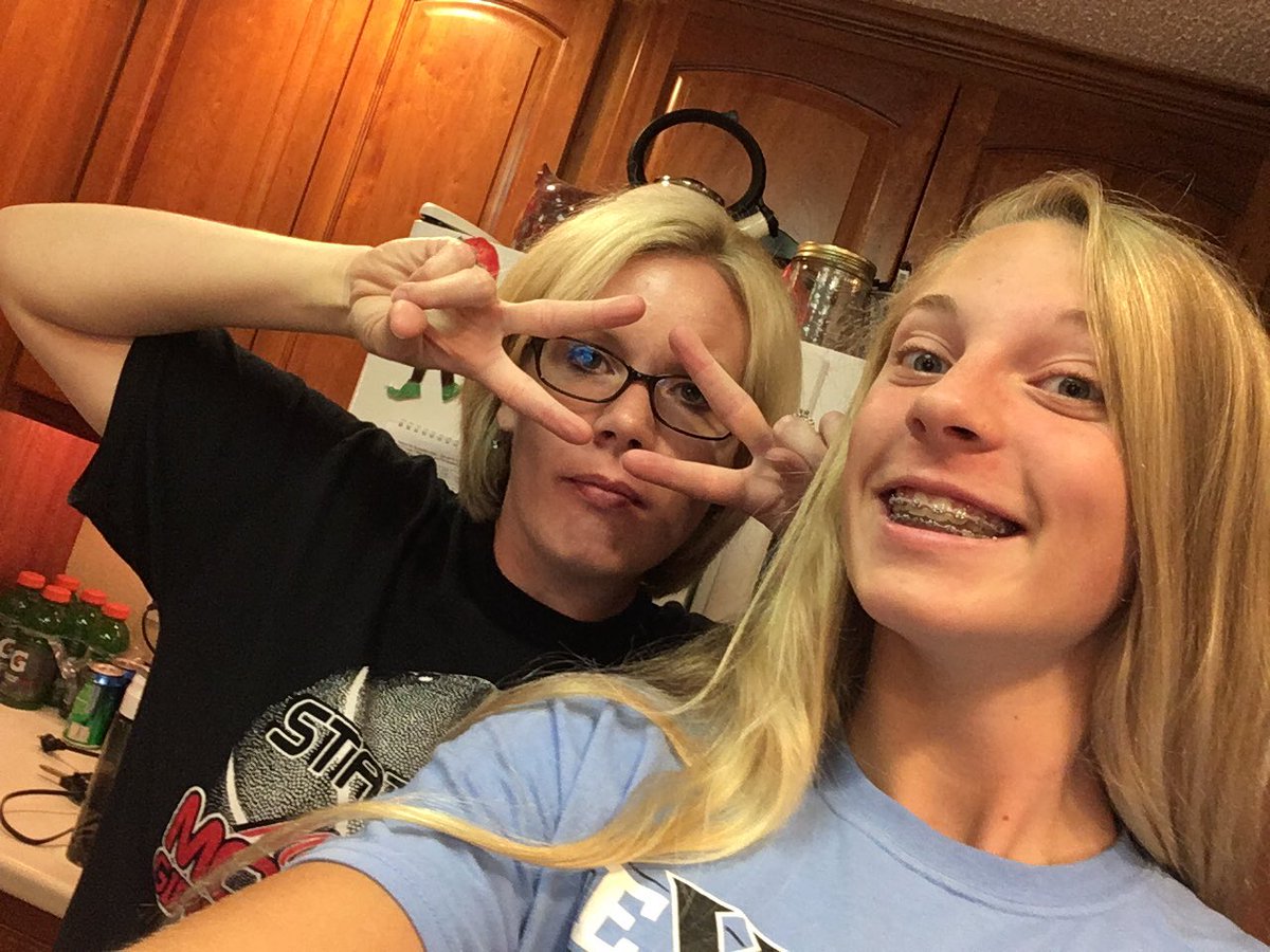 bethfrenchick's tweet photo. @witte_rebecca @megwit_13 Happy birthday, Mego!  Love you! https://t.co/WU29X5DlUU