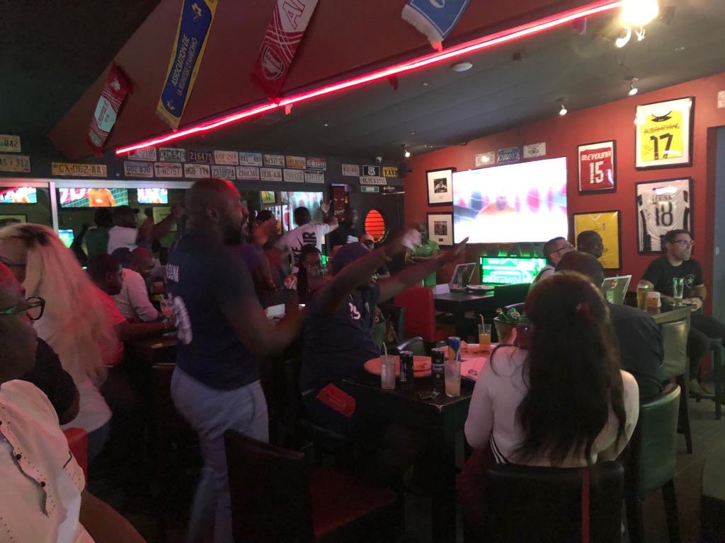 YOKA1849's tweet photo. #ChampionsLeague en Live au Yoka Sports Bar !! L’ambiance est Feu 🔥 @PSG_inside 🆚 @MUnitedFR #gabon #libreville @SteedRey @ManuP1627 https://t.co/rffeLEIVrZ
