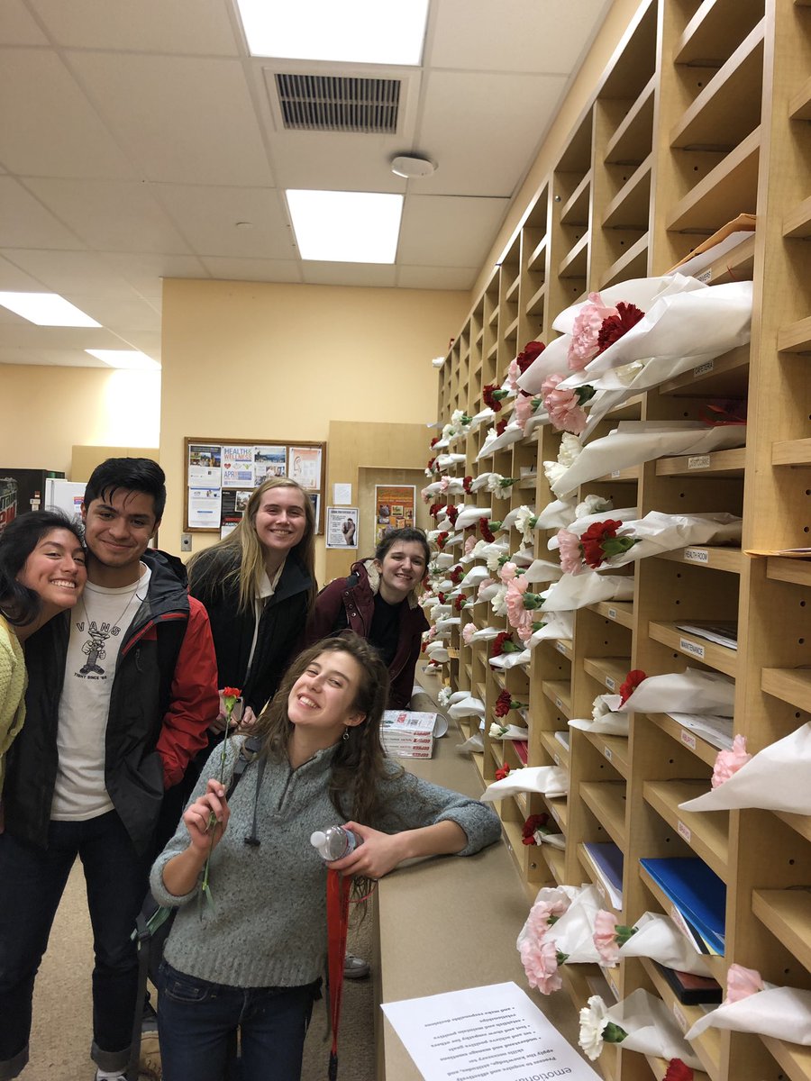 LancerKeyClub's tweet image. key club wishes a happy international womens’s day to our women on staff! 🌺🌸💪