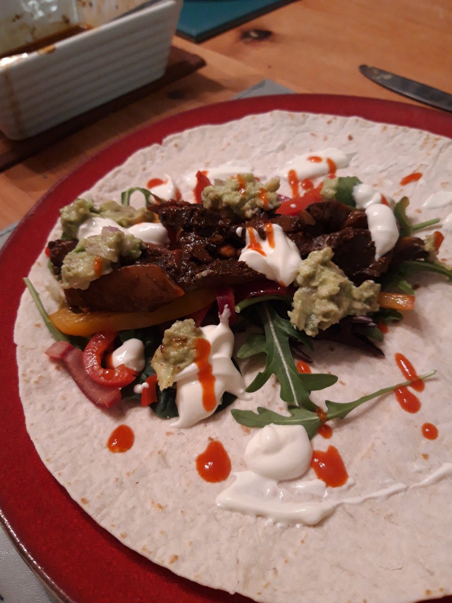 WrapChap's tweet photo. Ash Wednesday, an ideal chance to road test the veggie/vegan option; mushroom fajitas with peppers and onions, guacamole, vegan sour cream and either salsa (if you like it fruity) or siracha chilli sauce (if you like it hot!
Delicious! #streetfood #veganstreetfood #thewrapchap https://t.co/giakcoYTDZ