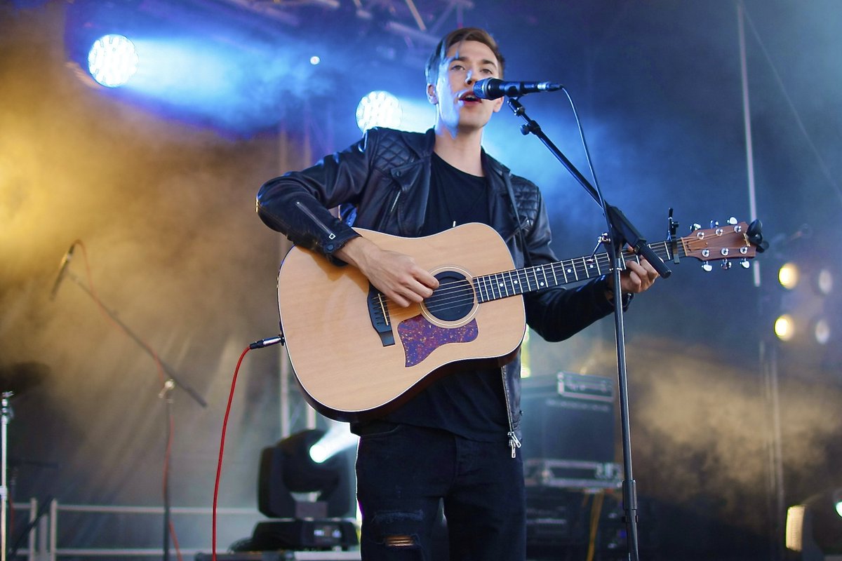 😀🎤 Really excited for this year's festivals! Here's what's in the diary so far: Liverpool IPO, <a href="/LechladeFest/">Lechlade Festival</a> <a href="/HTLGIFestival/">HowTheLightGetsIn Festival</a> <a href="/CheshireFest/">CheshireFest</a> <a href="/knutsfordmusic/">Knutsford Music Festival</a>, Frodsham Festival, <a href="/Staxtonbury/">Staxtonbury Festival</a>, Eskfest, <a href="/TribfestUK/">Tribfest 2026</a> Tix avil now! Hope you can make it to one nearby! 🎤😀#tour #unsigned