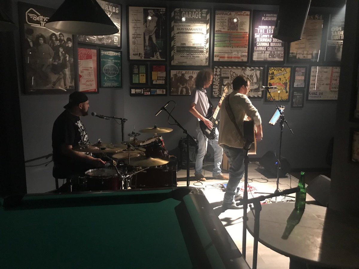 txantxu_txantxu's tweet photo. Seguimos avanzando...y aún queda mucho camino. Próximas paradas Navalmoral de la Mata, Bilbao, de nuevo Valencia, y Madrid.
.
.
.
#musica #music #txantxu #soynomada #concierto #directo #acustico #voice #thevoice #sing #singer #cantante #compositor #valencia https://t.co/g2weiYR9KW