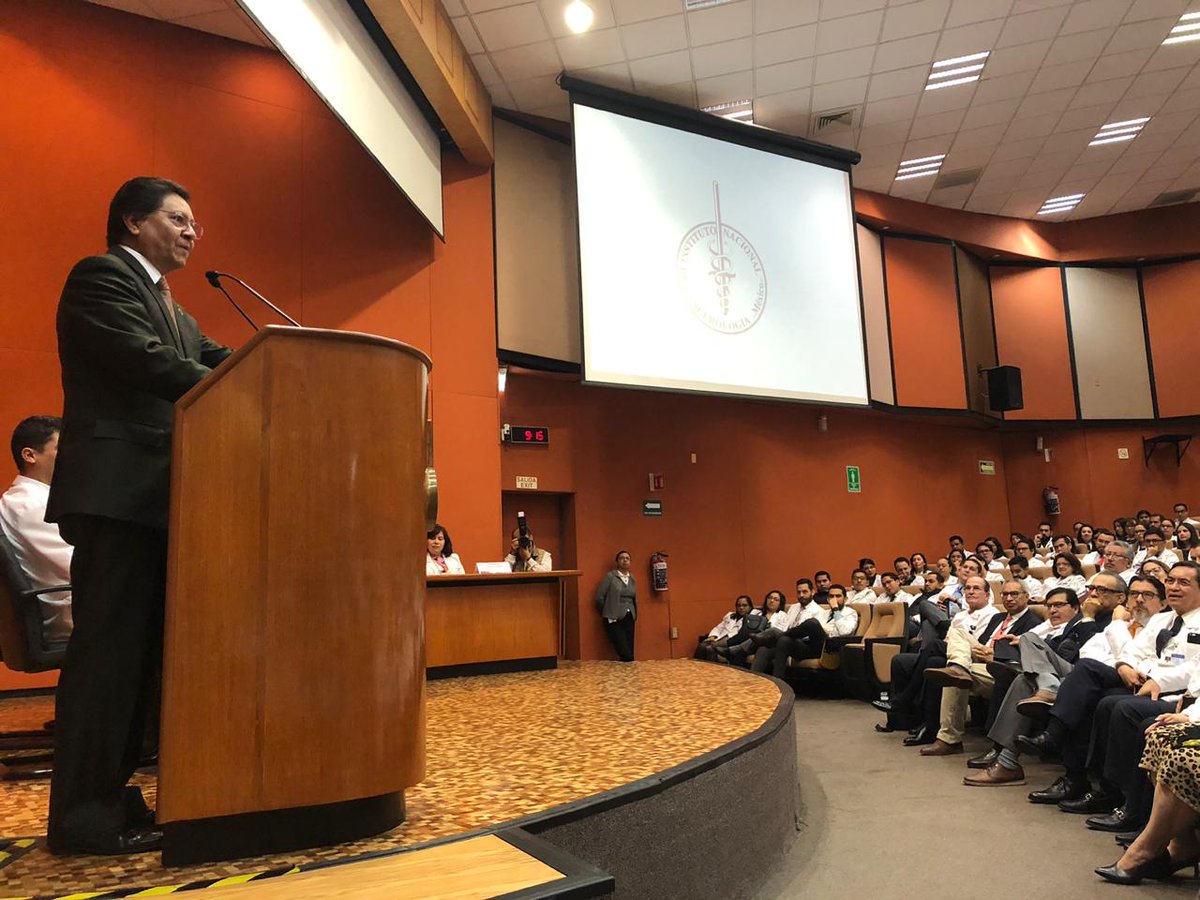 "Aquí en el INCan se fusionan formas de pensar, se discute con pasión las experiencias observadas en el quehacer clínico;  se privilegia al paciente por decisión colegiada por encima de las decisiones personales", dr. Abelardo Meneses, en la Bienvenida a los residentes 2019.