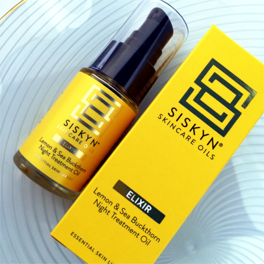 Bed time is the best time to show your skin some love. Our Night Treatment Oil is a potent powerhouse, especially beneficial for dryer skin or those wishing to target sun damage and hyperpigmentation 💛Find out more → siskyn.co.uk/collections/fa… #skincare #naturenurtures #faceoil