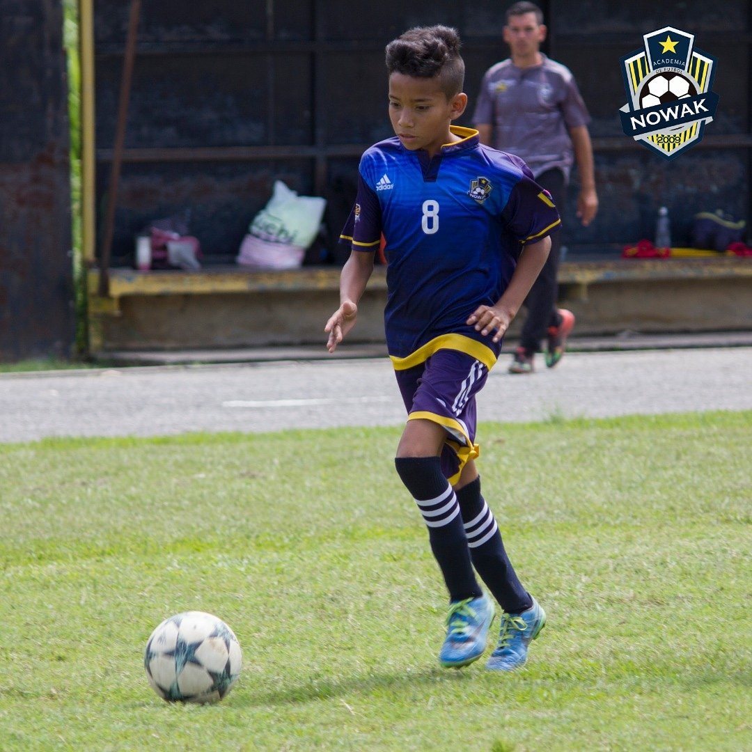 AcademiaNowak's tweet photo. "Mantente enfocado, persigue tus sueños y sigue avanzando hacia tus metas." -LL Cool J.
_
#SomosNowak 💙💛 #FormandoCampeones 🏆 https://t.co/s0lY8oO8uC