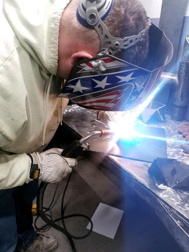 irishbenson53's tweet photo. Nick Keller showing off the skills of a UNION Sheet Metal Worker #SMARTLocal20 #SMW20 https://t.co/bIopuvVnLc