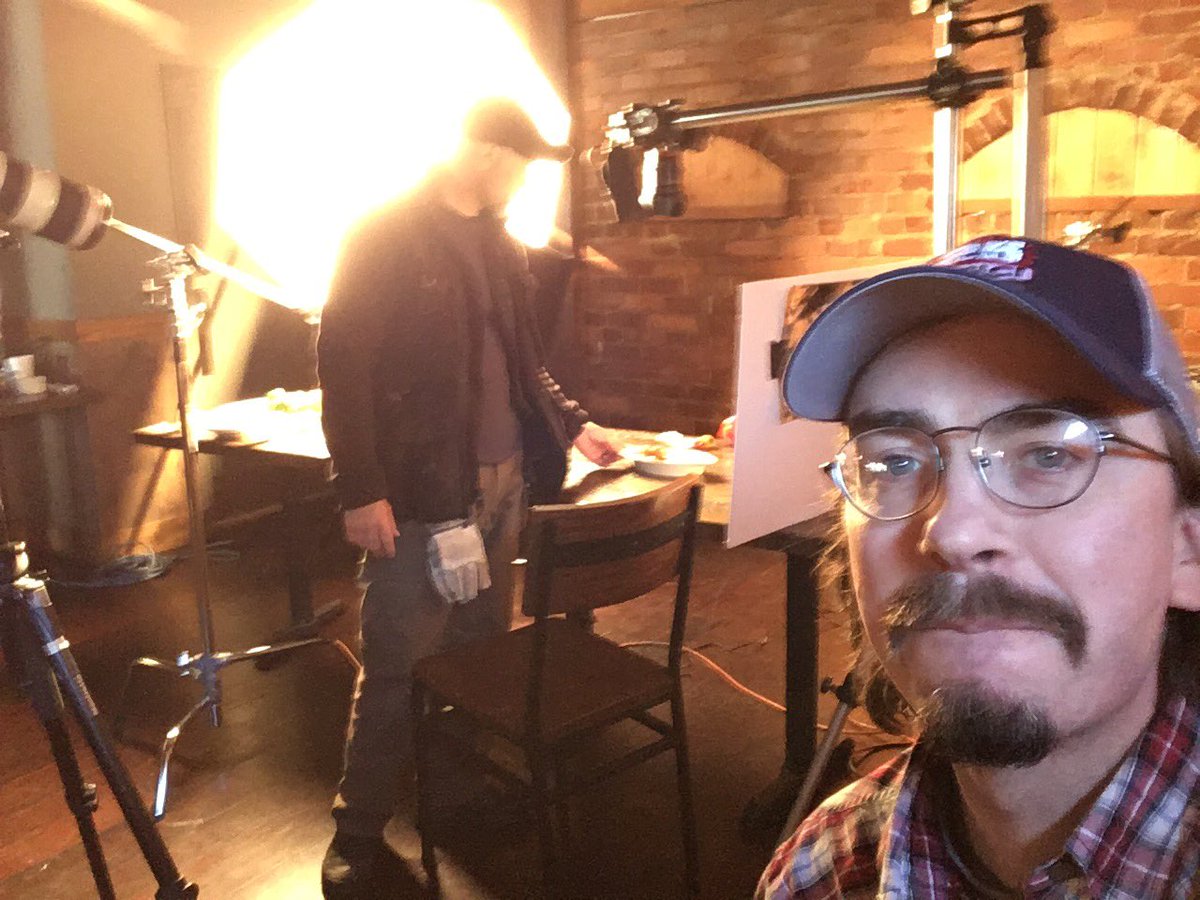 bedproductions_'s tweet photo. It was a great day and with such a great #Amici chef @hollywood2676 and crew! Day 1 flew by effortlessly. A look into some #BRoll captured on our #producer #iphone #bts #yesterday #photo #shoot @amicihq2018 #food #foodphotography #pizzawingsfriends #BED #BEDProductions https://t.co/nRv3zQ4SlO