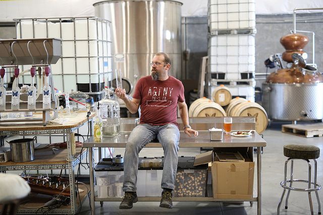 swallowtailsprt's tweet photo. Kevin holding an impromptu gin clinic.
https://t.co/J5OtQcRK3m
#NWMade #nwspirits #Springfield #Oregon #gin https://t.co/HekjFtnWC4