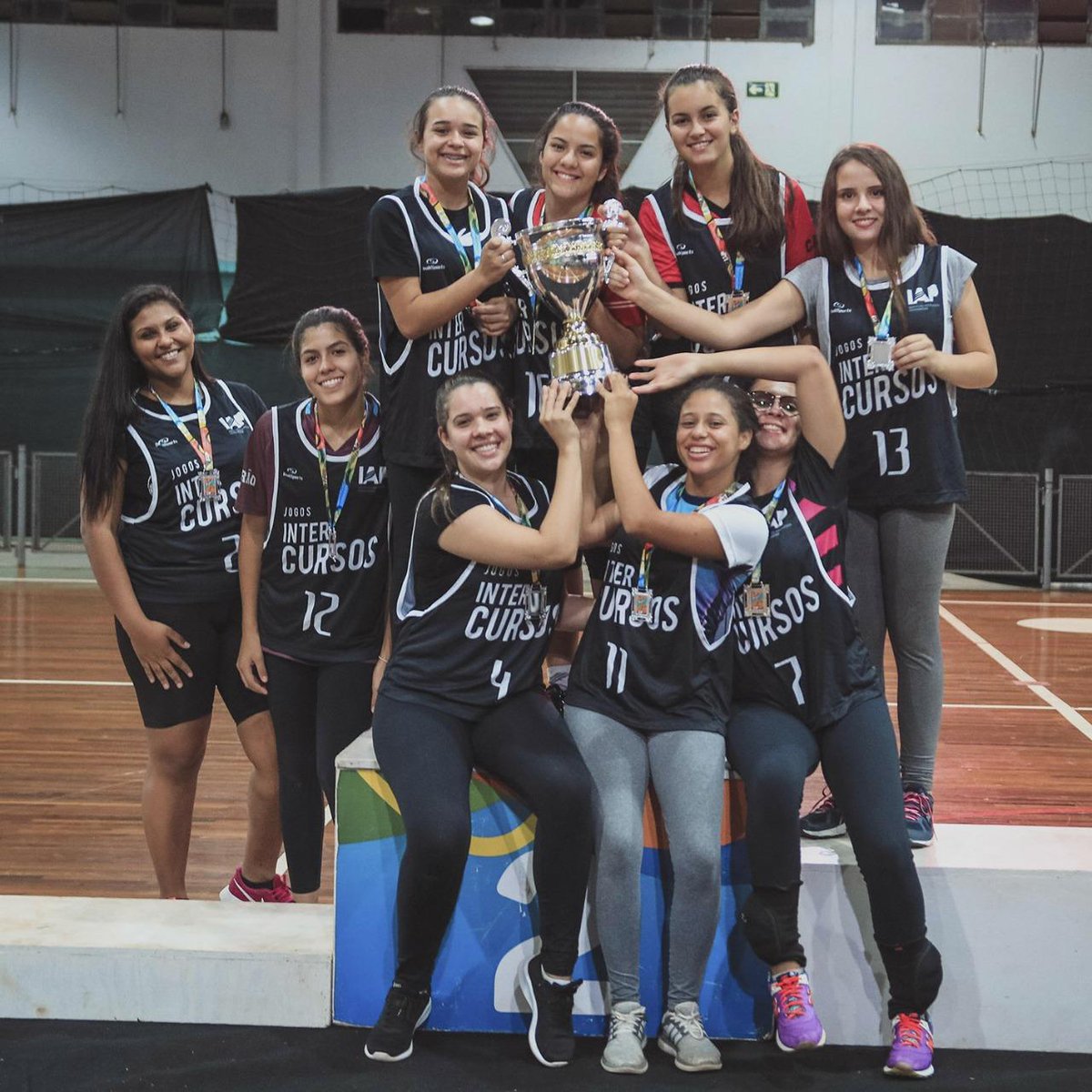 faculdade_fap's tweet photo. Nesse feriado rolou os jogos inter cursos.  Momentos de muita descontração, alegria e comemoração encheram as quadras do IAP 🏆🏆🏆.
.
.
.
.
#jogosintercursos #jogadores #futebol #vôlei #jogosiap #jogos #intercurso https://t.co/fcwvlumlyL