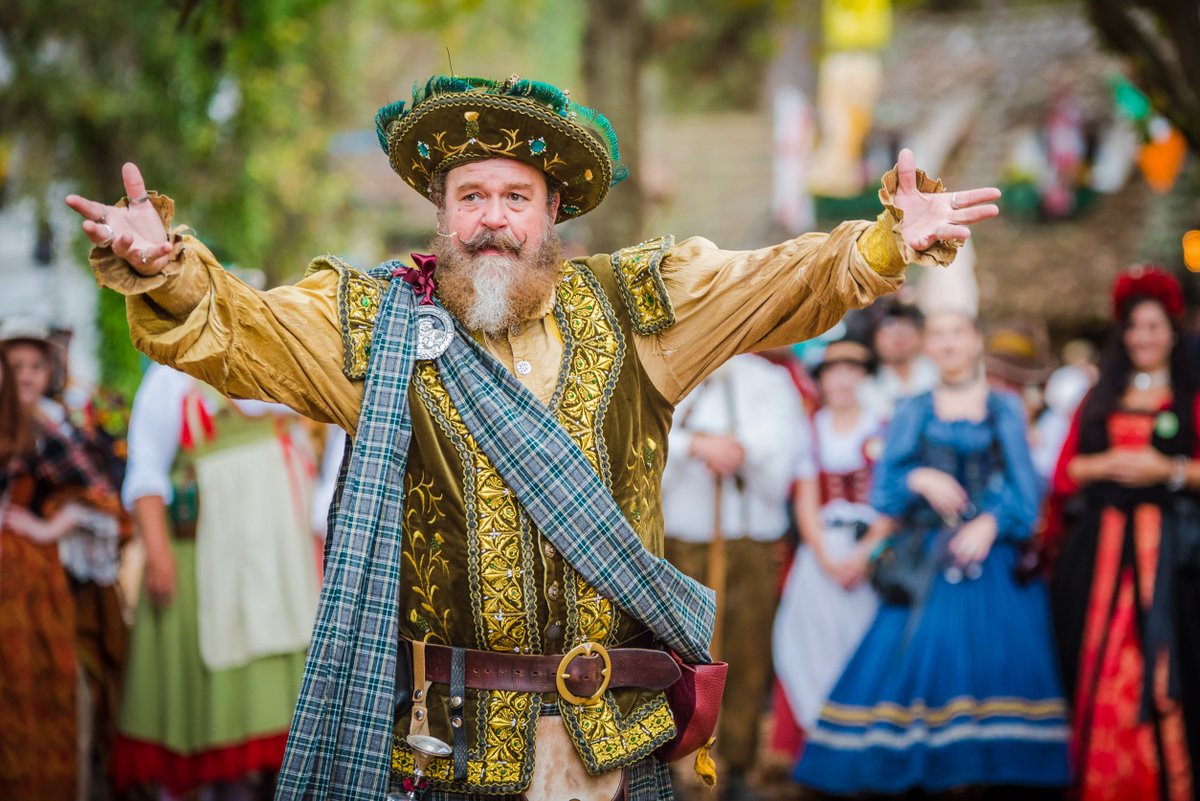 texrenfest's tweet photo. Prepare thyself! This Thursday, March 7 at 11:00 A.M., The King will deliver a very important message regarding the themed weekend line-up for the 45th annual Texas Renaissance Festival. Don't miss it! #texrenfest #themedweekends #huzzah https://t.co/eoRNVqw1kN
