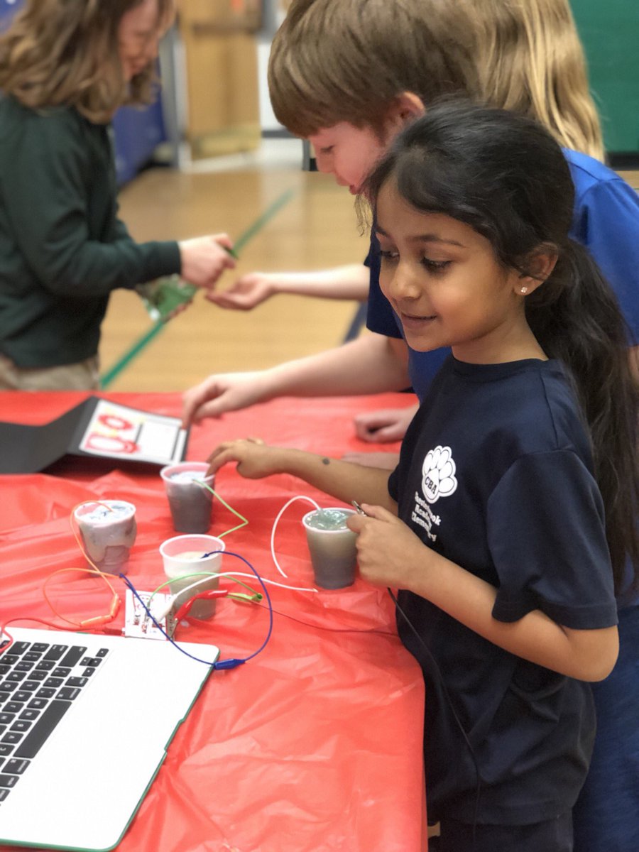 CBAWestChester's tweet photo. #makeymakey #videogamecontrollerchallenge #appleteacher #techclassrocks @makeymakey @techclassrocks @scratch https://t.co/MnNfYPhjsI