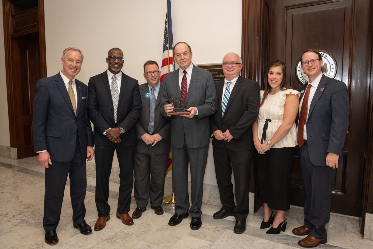 Richard Shelby On Twitter Honored To Accept The Ymca Congressional Champion Award Enjoyed Discussing The Good Work They Re Doing In Alabama Across The Nation To Invest In Our Youth Thanks For