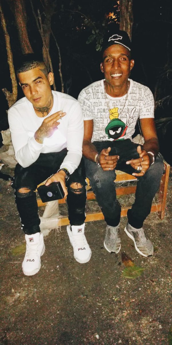 JacobSantacruz3's tweet photo. Mi amigo sigan lo es muy juguetón @BrayanStevenQu6 https://t.co/wSPHfsYZJn