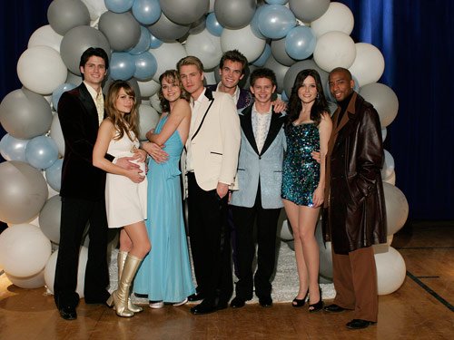 Aloha99 Pa Twitter アメリカの映画で見たプロム 実際とはかなり違う気がする まず小学校位からdj付きのダンスパーティがあり みんな パーティ慣れしてる 高校のプロムはホテルのホールを貸し切ったりしてフォーマルだけどカップルで行かずに同性の友達グループで